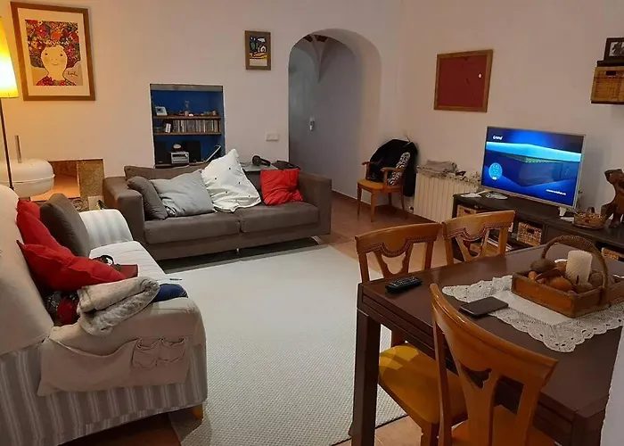 Preciosa Casa De 2 Pisos A 50 Metros De La Playa